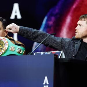 Canelo Ćlvarez defiende tĆtulos supermedianos ante William Scull en Arabia Saudita