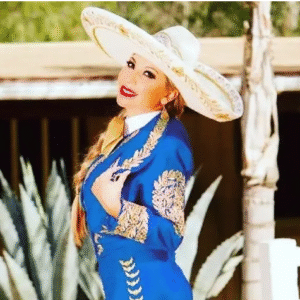 Deyra Barrera se disculpa tras cometer error al interpretar el Himno Nacional