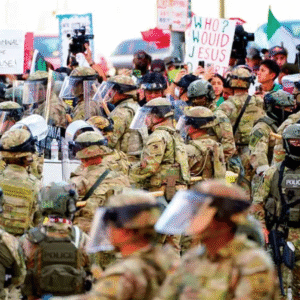 California se une contra redadas de Donald Trump; otra ciudad entró en toque de queda