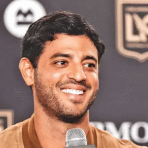 Carlos Vela respalda a la comunidad latina en Los Ćngeles