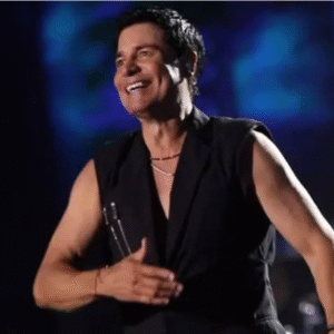 Chayanne lanza divertido mensaje por el Día del Padre: «Sigo esperando mi desayuno»