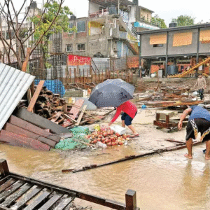 Huracán Erick deja destrucción; la alerta se mantiene