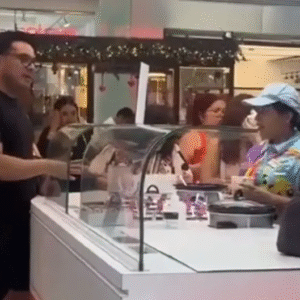 «Lord Helado»: Hombre hace escándalo en heladería por el orden de los toppings y se vuelve viral
