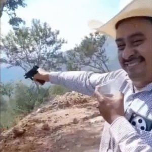 Diputado ‘Pistolas’ en problemas: lo graban alcoholizado disparando al aire