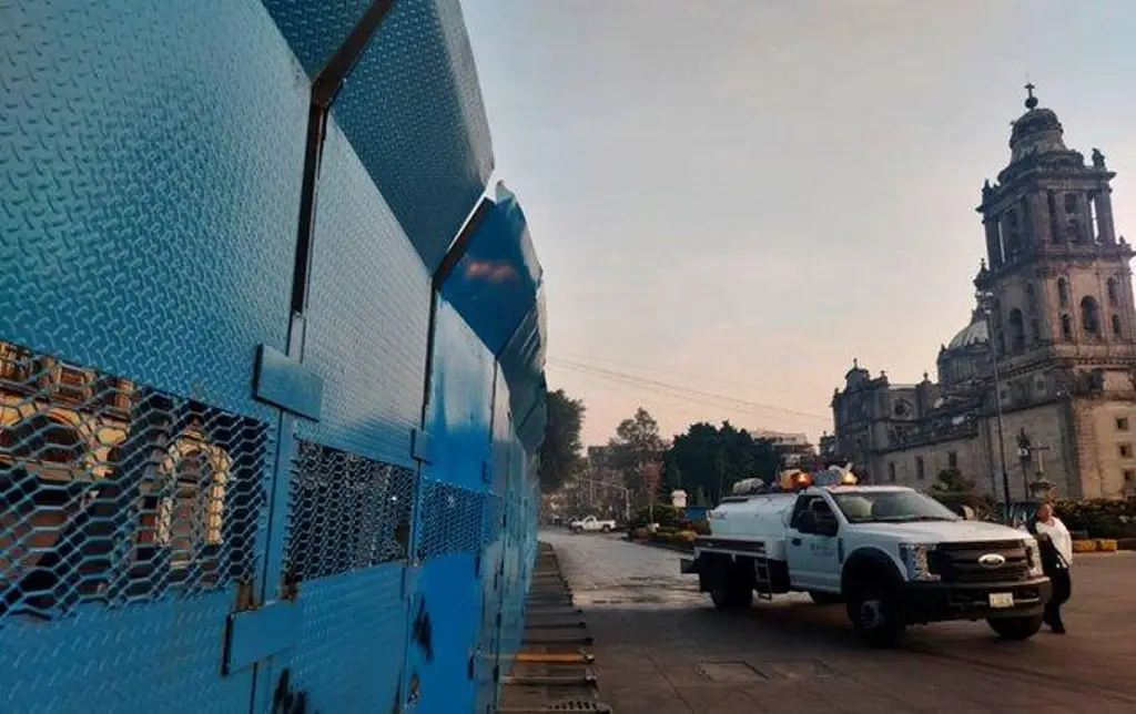 Palacio Nacional amanece vallado por marcha del Día Internacional de la Eliminación de la Violencia contra la Mujer